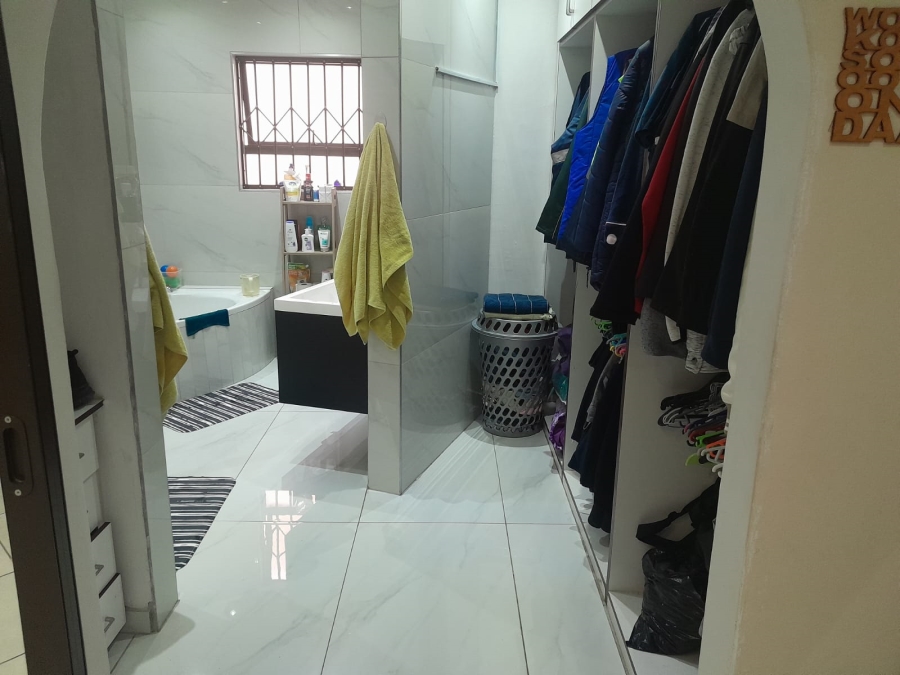 4 Bedroom Property for Sale in Safari Gardens North West
